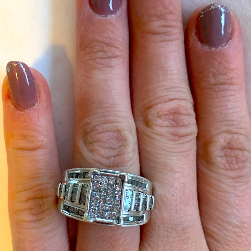 Elegant Silver Women's Ring